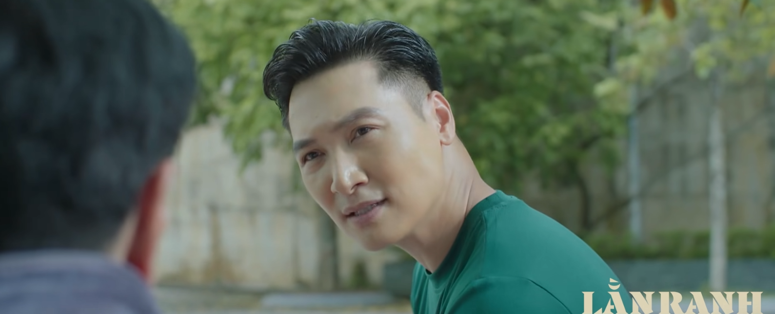 Một cảnh trong cuộc trao đổi căng thẳng về các dự án trong phim Lằn ranh tập 7.