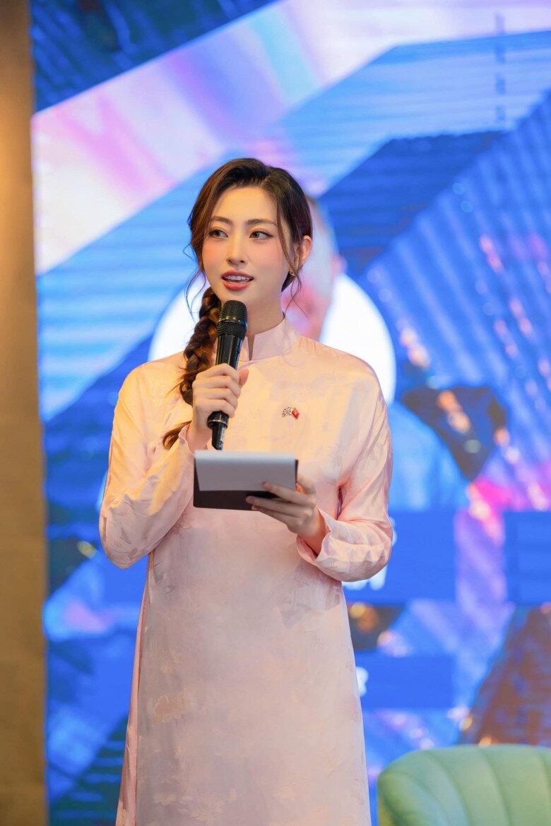 Người đẹp được khán giả nhớ đến là một trong những hoa hậu có học vấn “khủng”.