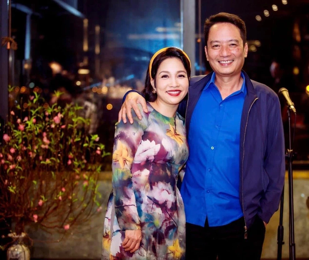 Gần 30 năm đồng hành, Mỹ Linh và Anh Quân có hôn nhân ngày càng mặn nồng.