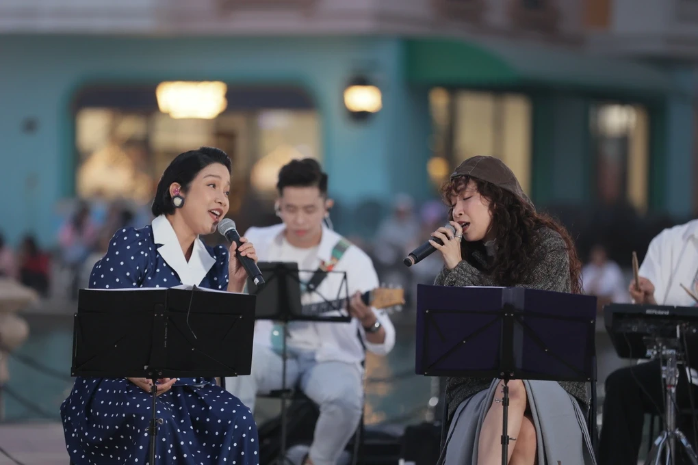 Mỹ Anh được bố mẹ đồng hành trong quá trình hoạt động âm nhạc.