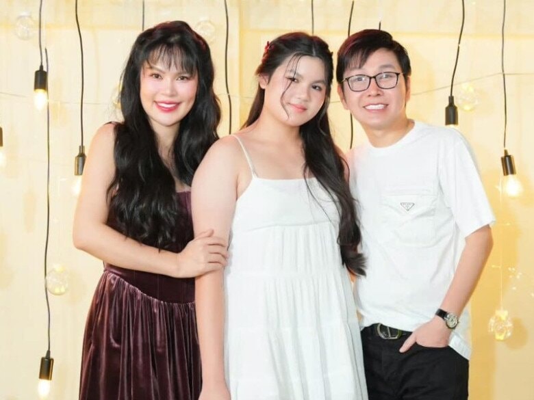 Phương Lê - Vũ Luân và các con sinh hoạt tại căn biệt thự ở TP HCM.