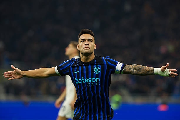 Lautaro Martinez sớm lập công để giúp Inter Milan vươn lên dẫn trước.