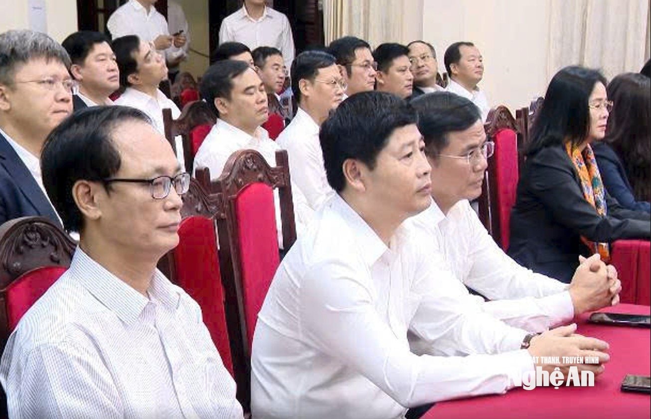  Các đại biểu tham dự buổi lễ.