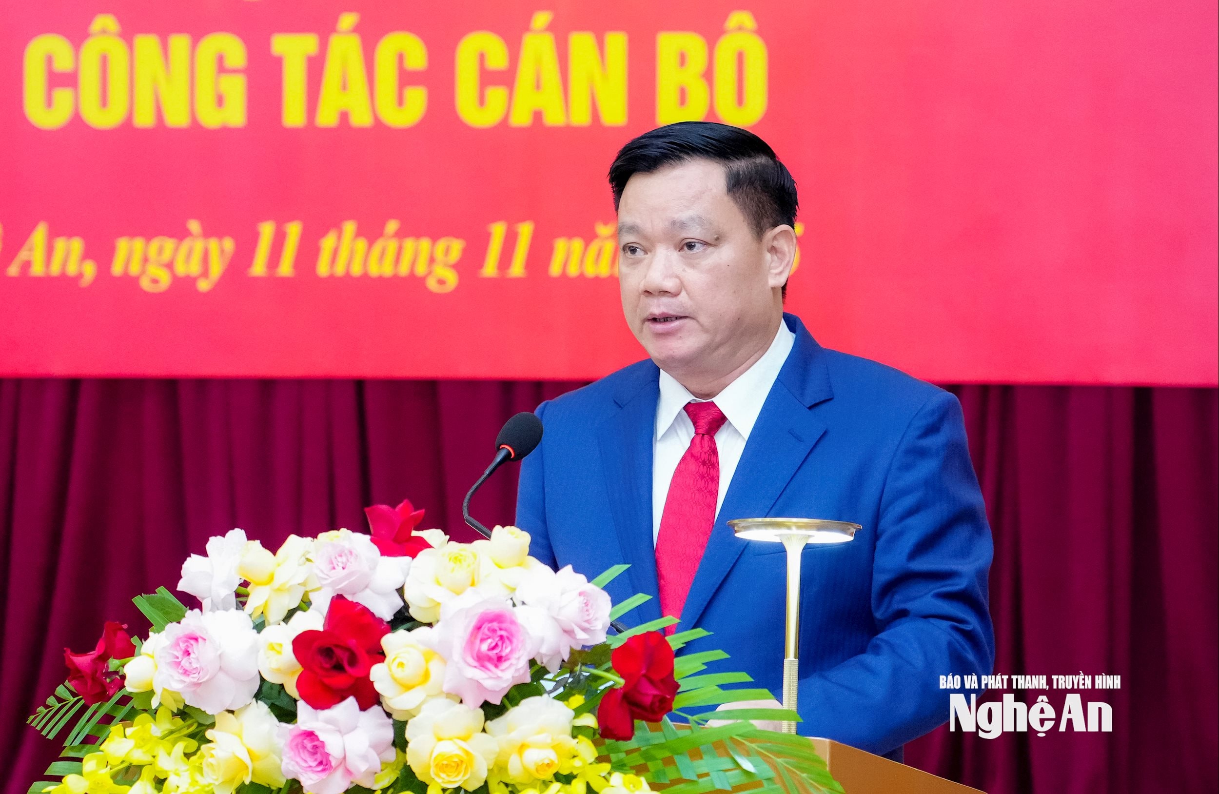 Bí thư Tỉnh uỷ Nghệ An Nguyễn Khắc Thận phát biểu nhận nhiệm vụ. Ảnh: Phạm Băng