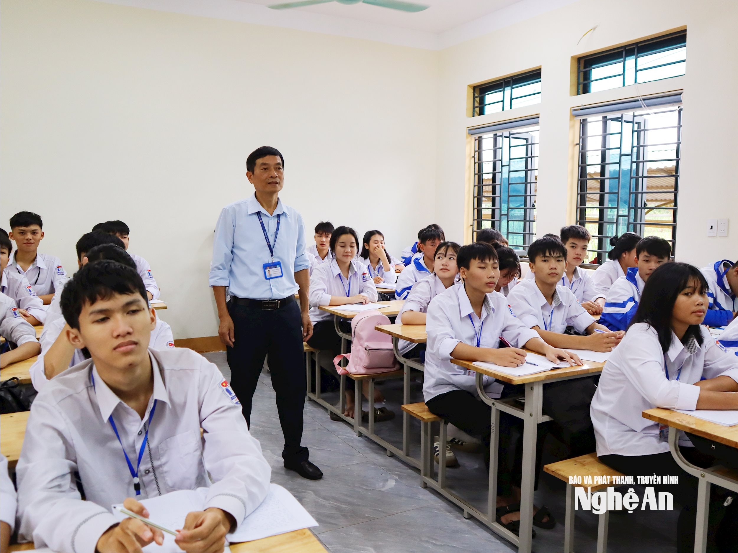 Giờ học của giáo viên và học sinh Trường THPT Tây Hiếu. Ảnh Mỹ Hà (1)