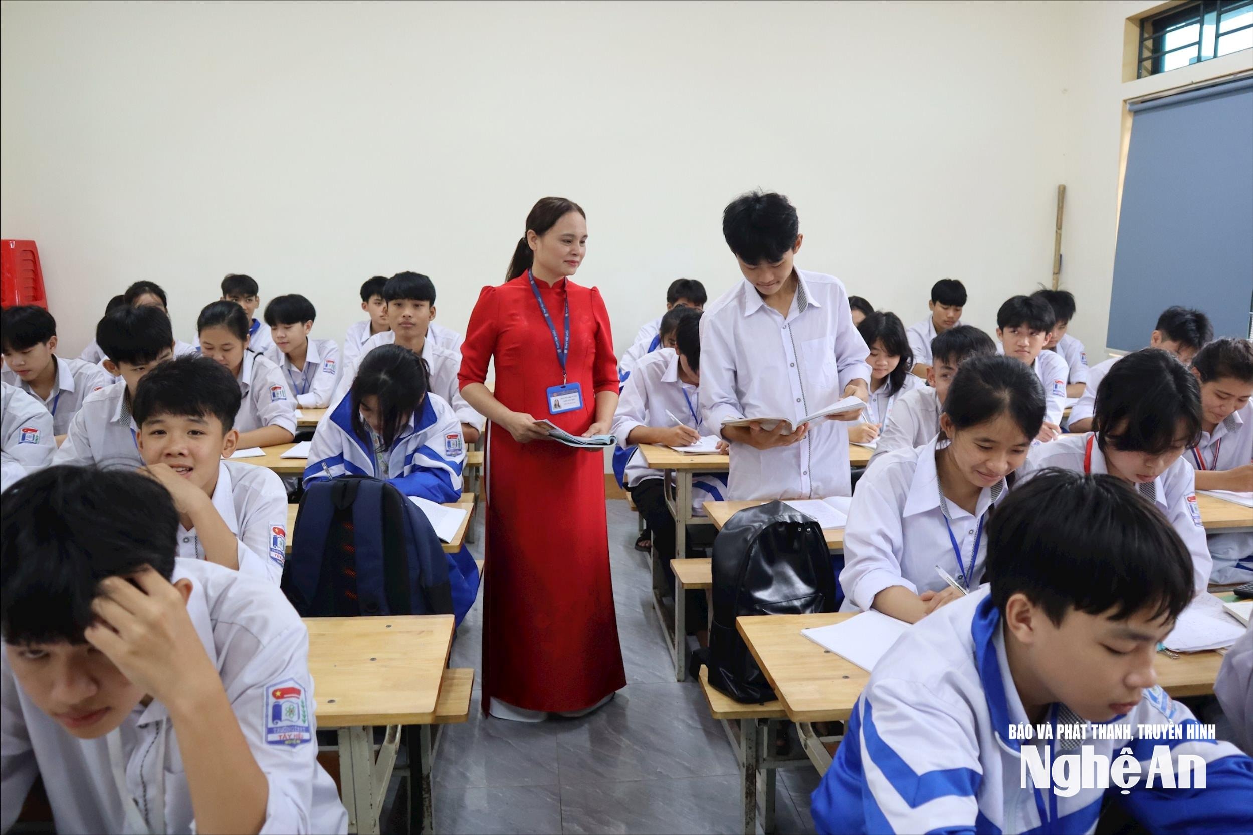 Giờ học của cô và trò Trường THPT Tây Hiếu