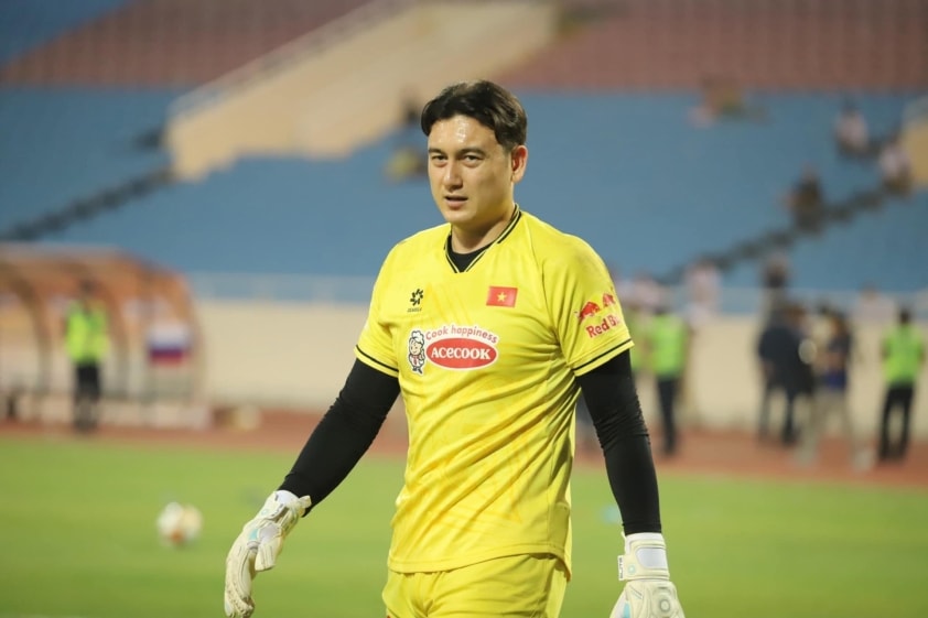 Thủ môn Việt kiều ĐT Việt Nam chấn thương ngay ở buổi đầu tập luyện 739373