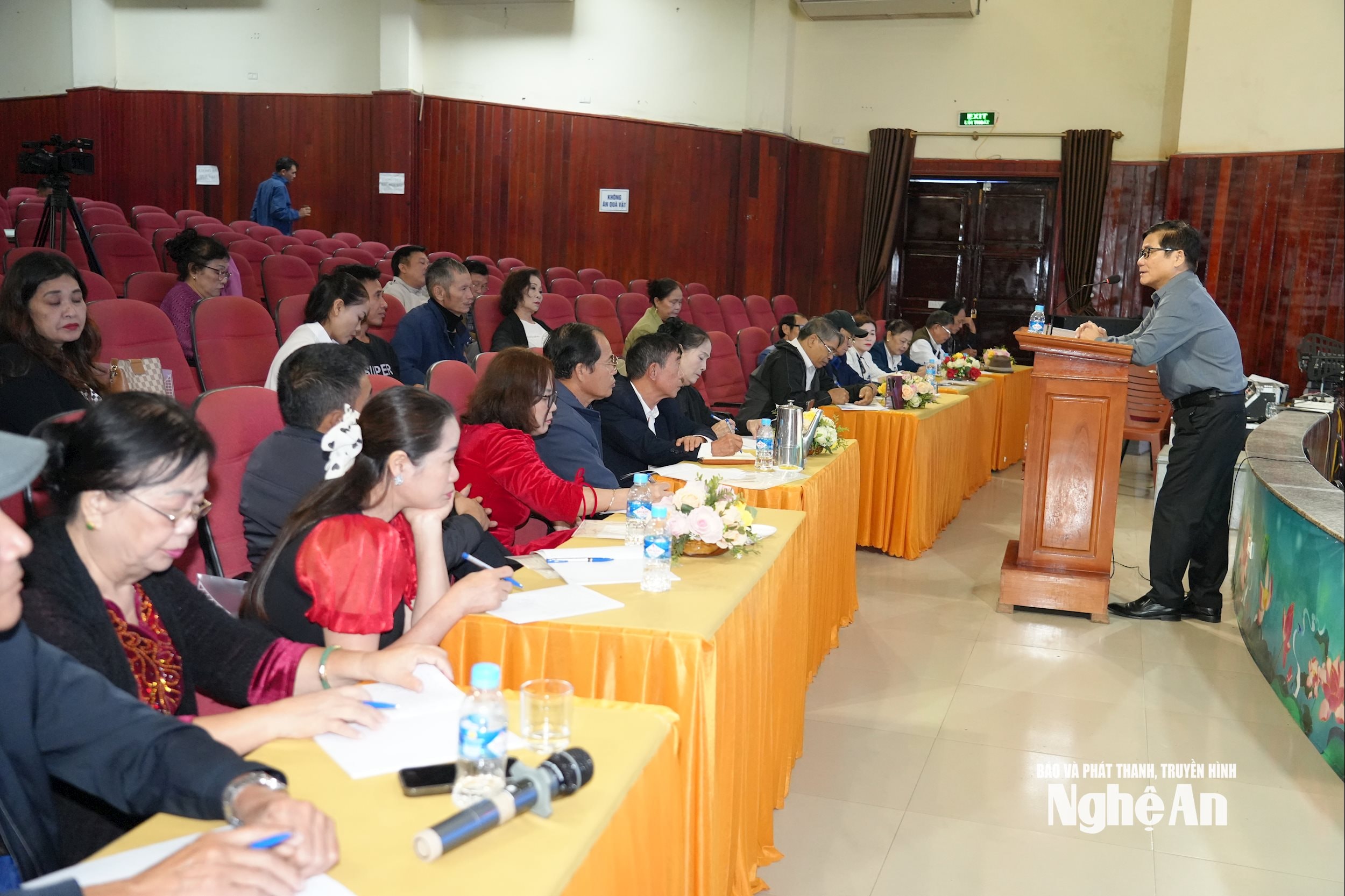 training for 50 artists and actors of the Center