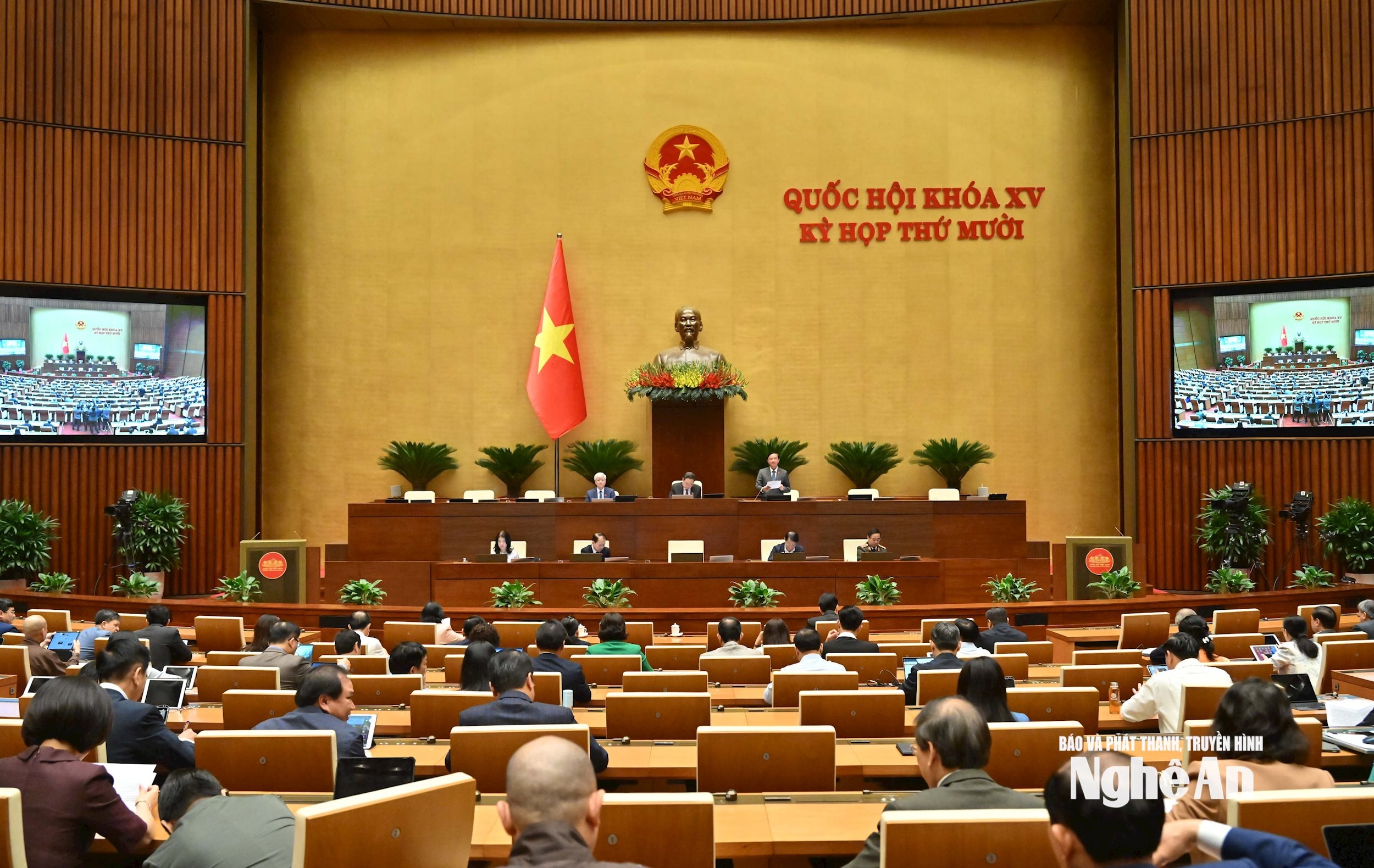 Quang cảnh phiên làm việc ngày 12/11 tại Hội trường Diên Hồng, Nhà Quốc hội. Ảnh: Nam An