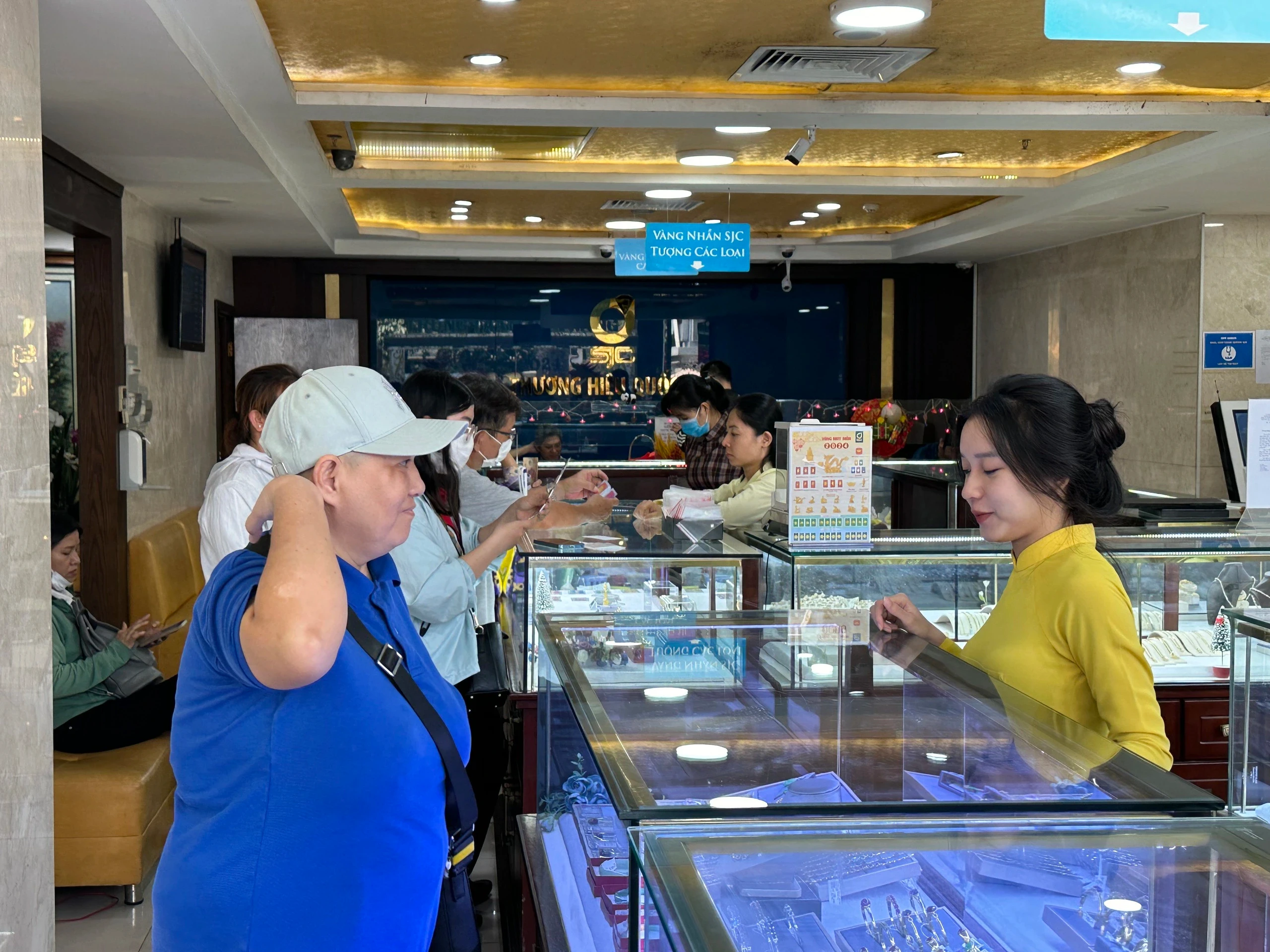 Giá vàng chiều nay 12/11/2025: Bảng giá vàng SJC DOJI PNJ ACB, vàng nhẫn, vàng thế giới