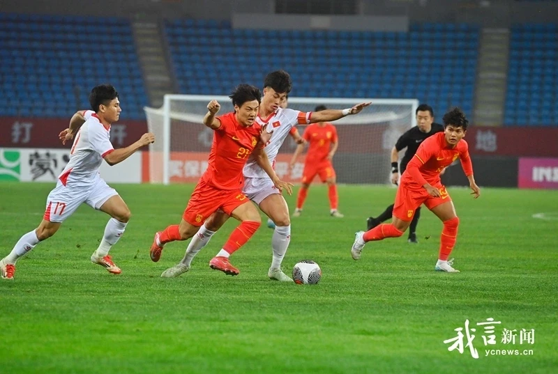 Trận đấu giằng co, chỉ được quyết định ở thời gian cuối.