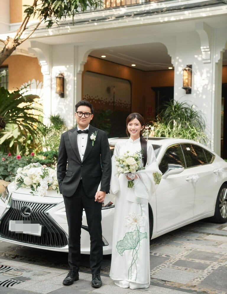 Nhà chồng của nữ diễn viên sở hữu cơ ngơi bề thế.