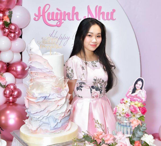 Huỳnh Như tự lập từ năm 18 tuổi.