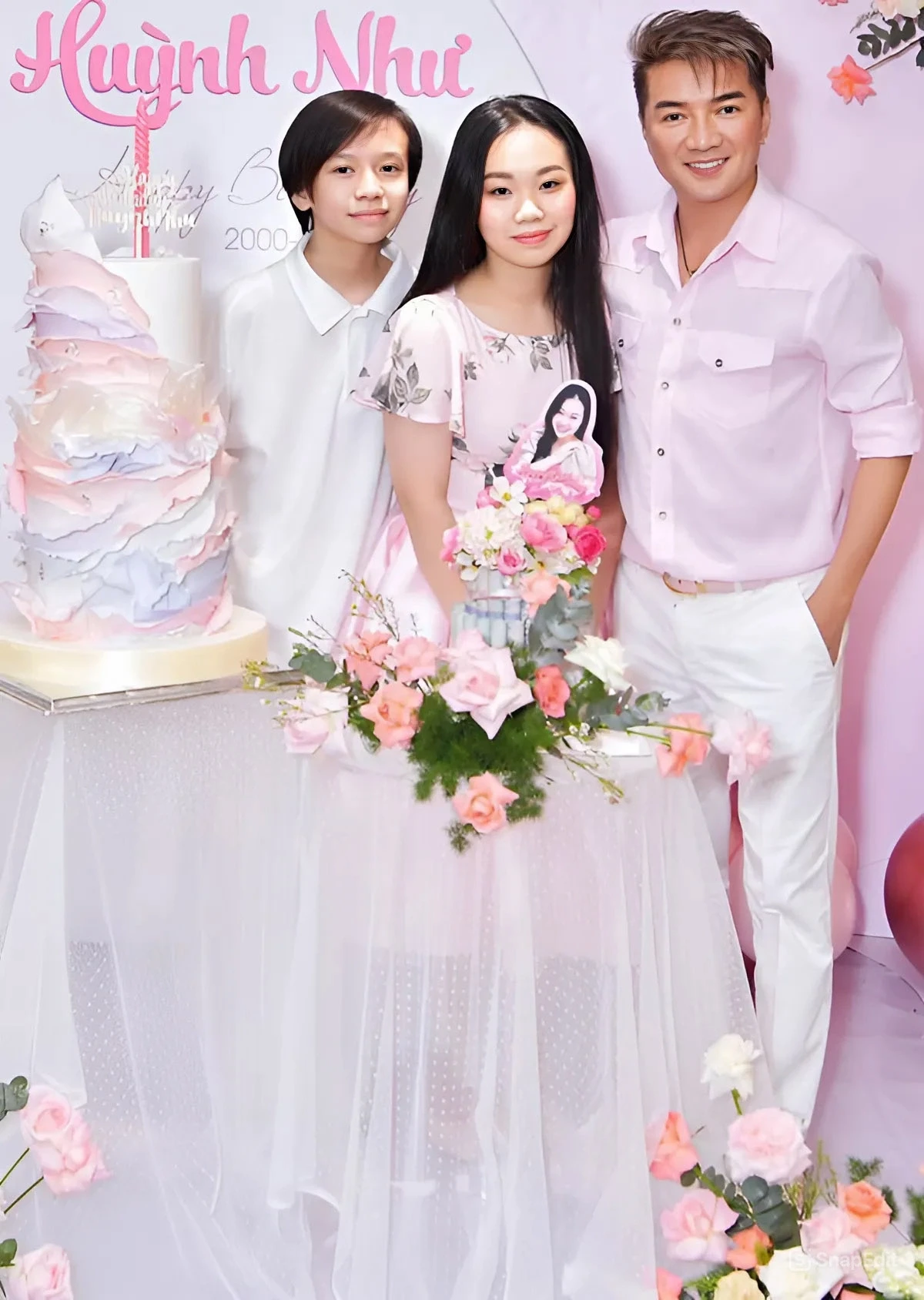 Nam ca sĩ chiều chuộng, luôn dành những điều tốt đẹp cho Huỳnh Như và Lâm Quân.