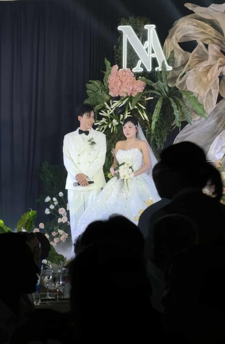 MC Đại An mang sính lễ đến hỏi cưới Huỳnh Nhi.