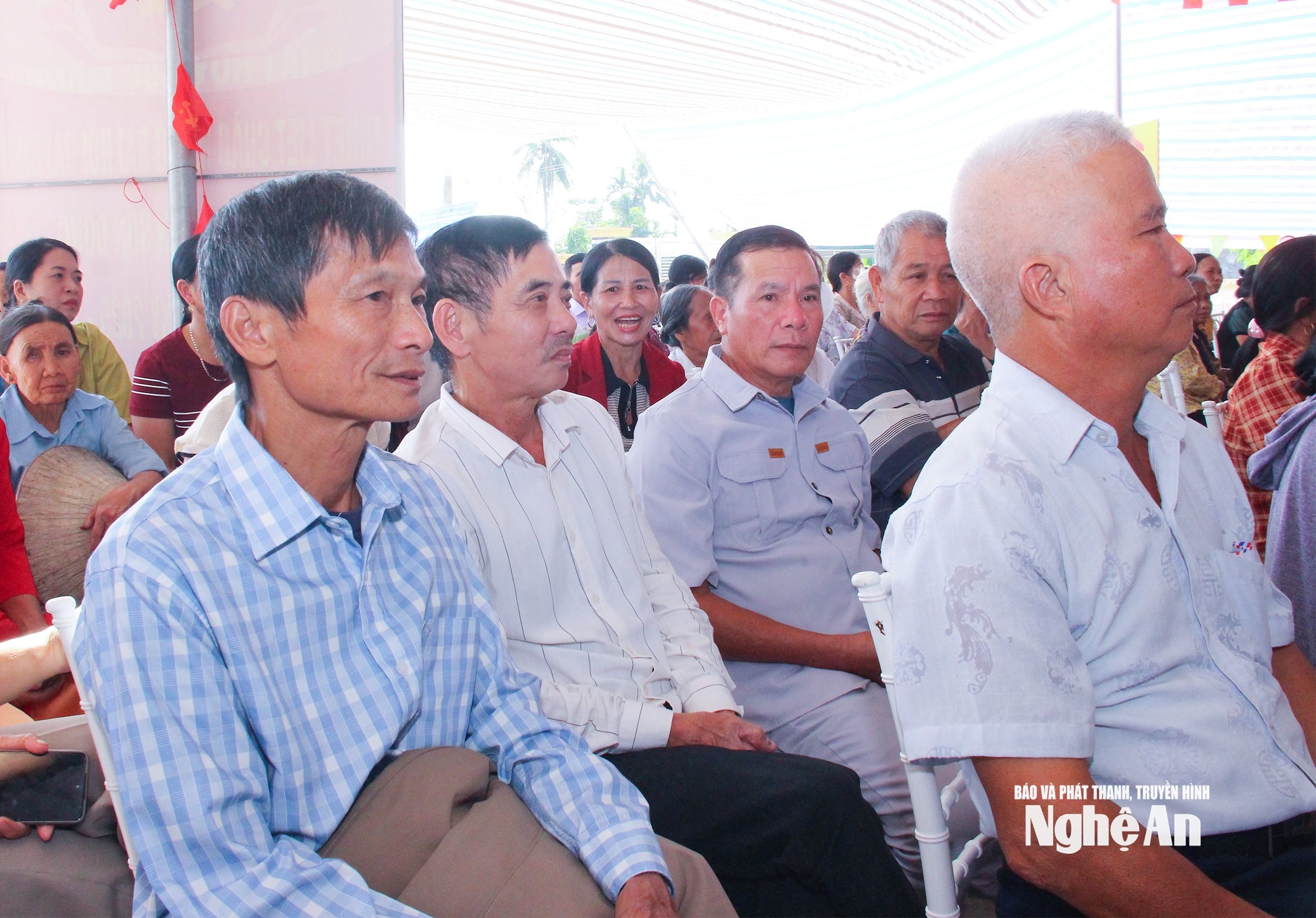  Người dân thôn 1