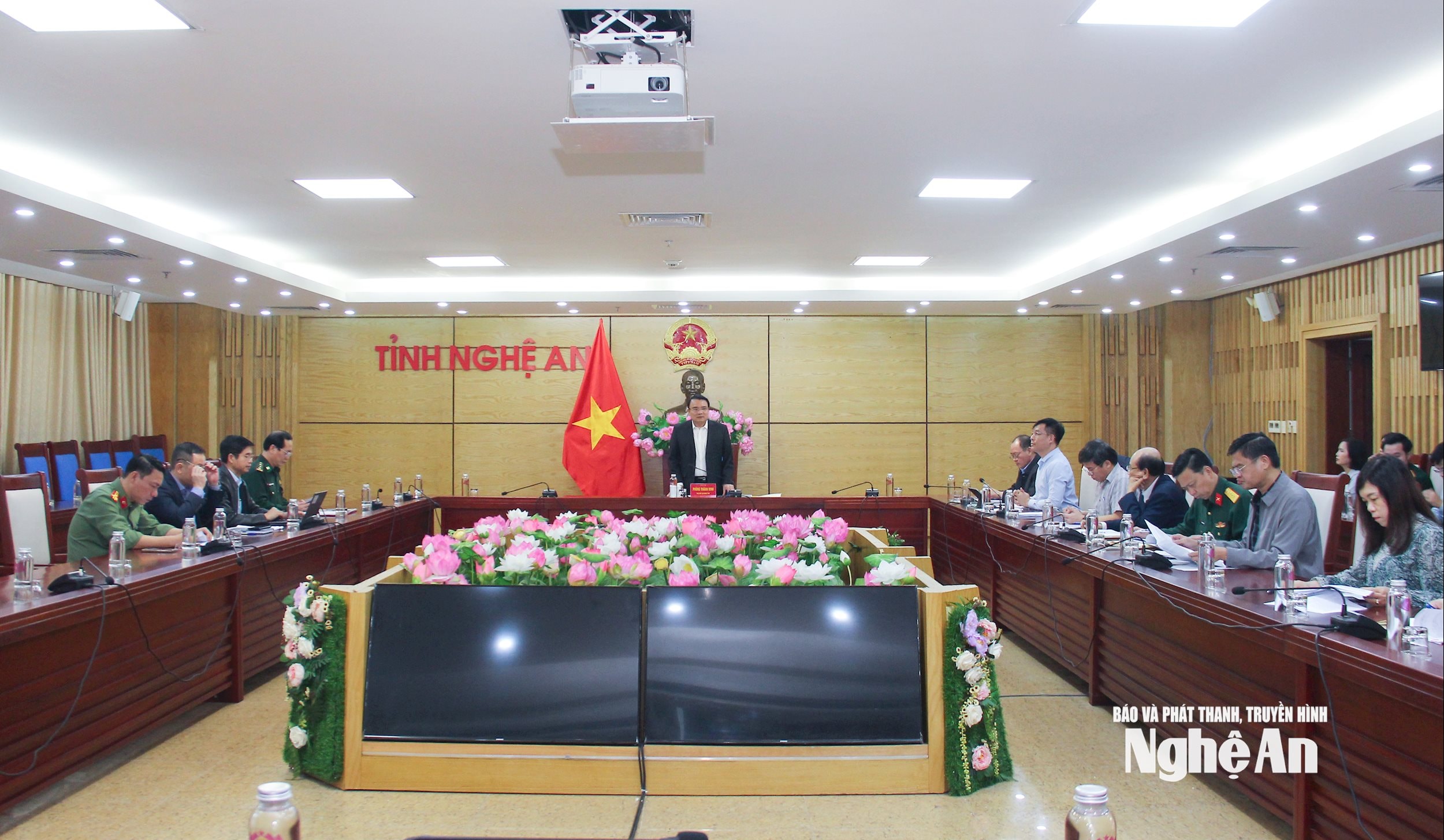  Quang cảnh cuộc họp. Ảnh Mai Hoa