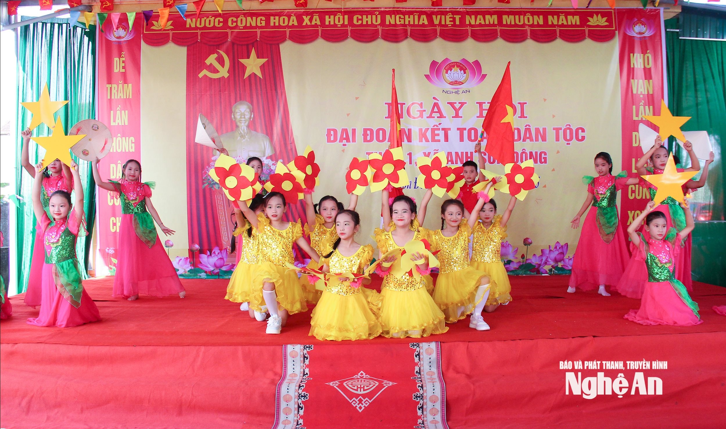  Tiết mục văn nghệ của các cháu thiếu niên, nhi đồng tại Ngày hội. Ảnh Mai Hoa