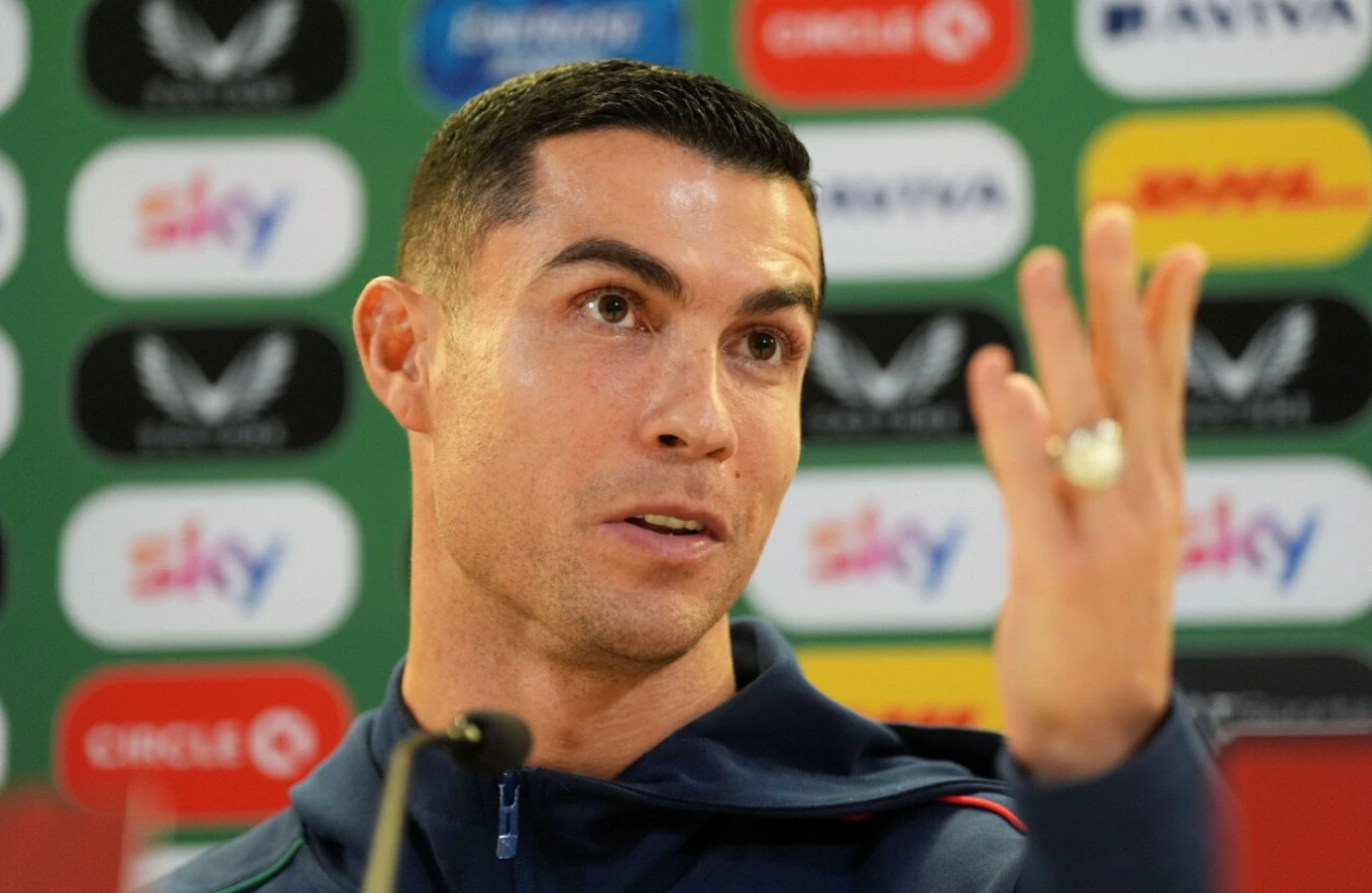 Cristiano Ronaldo phát biểu trong buổi họp báo trước trận Bồ Đào Nha gặp CH Ireland ở lượt năm bảng F vòng loại World Cup 2026 khu vực châu Âu trên sân Aviva ngày 12:11. Ảnh- Alamy