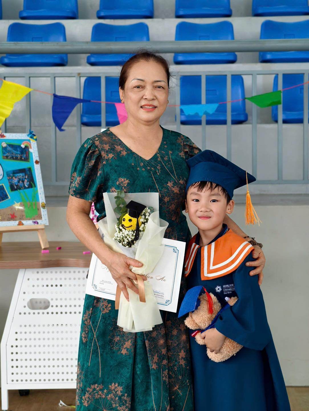 Dù nhà có điều kiện, gia đình Hòa Minzy không muốn cho bé Bo theo học trường quốc tế.