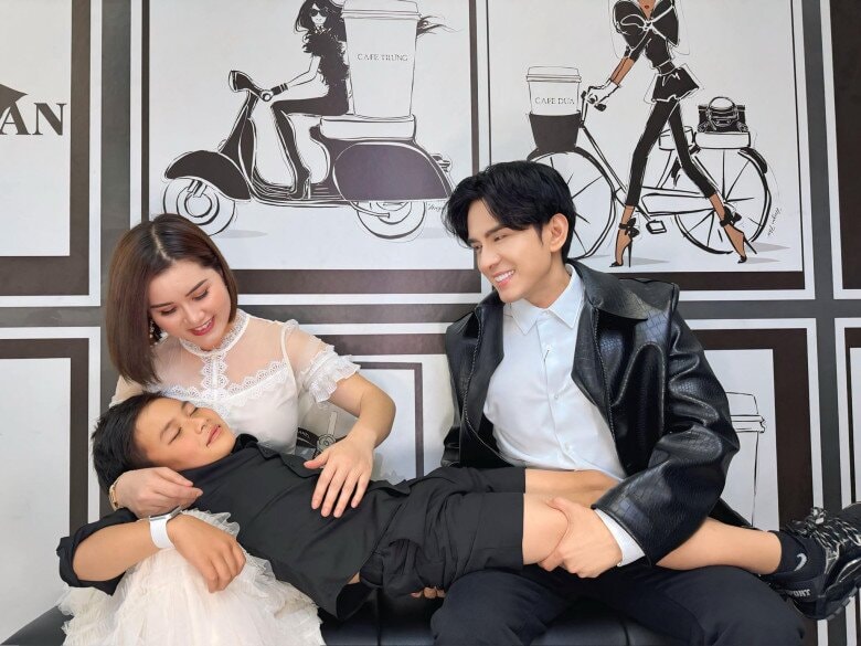 Thủy Tiên và Đan Trường xem nhau người thân, cùng nuôi nấng con trai.