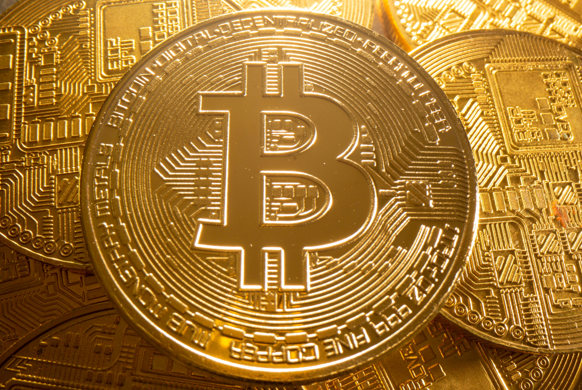 Bitcoin suy yếu sau cú rút vốn 25 tỷ USD