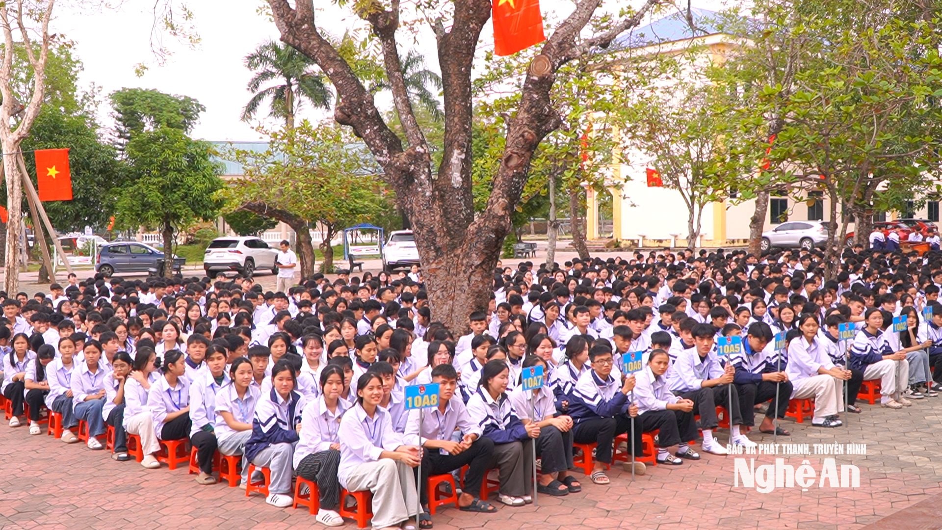 Học sinh trường THPT Yên Thành 2, năm học 2025 - 2026