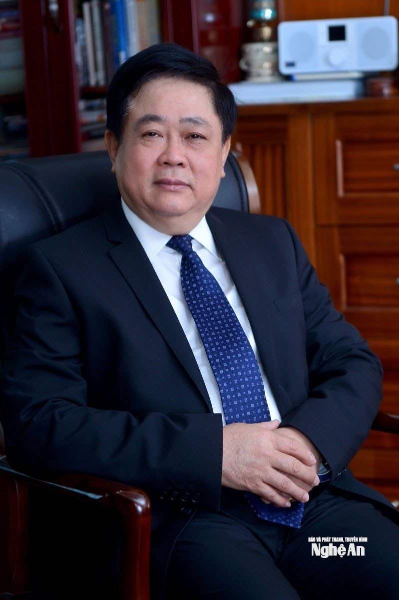 PGS.TS. Nguyễn Thế Kỷ, Phó Chủ tịch Hội đồng Lý luận trung ương, cựu học sinh trường THPT Yên Thành 2