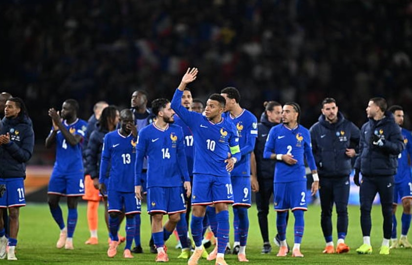 Pháp dễ dàng đè bẹp Ukraine.