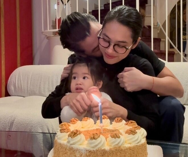 Hoàng My và ông xã Việt kiều Áo vô cùng tình cảm.