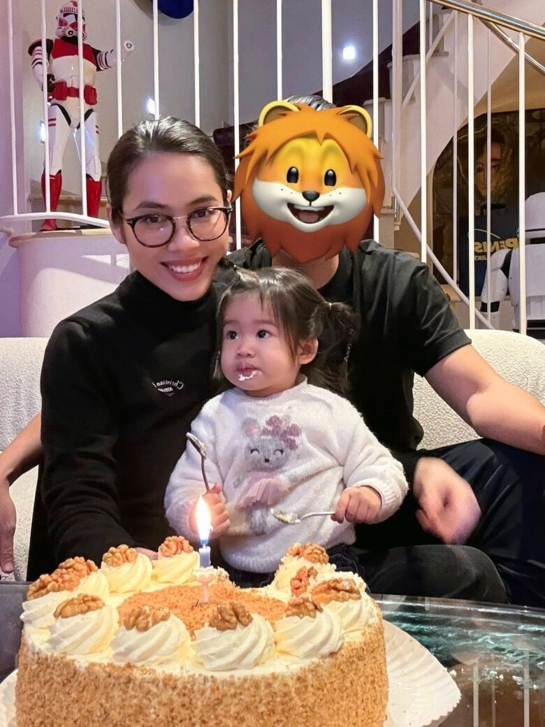 Nàng á hậu chưa công khai ảnh cận mặt của chồng.