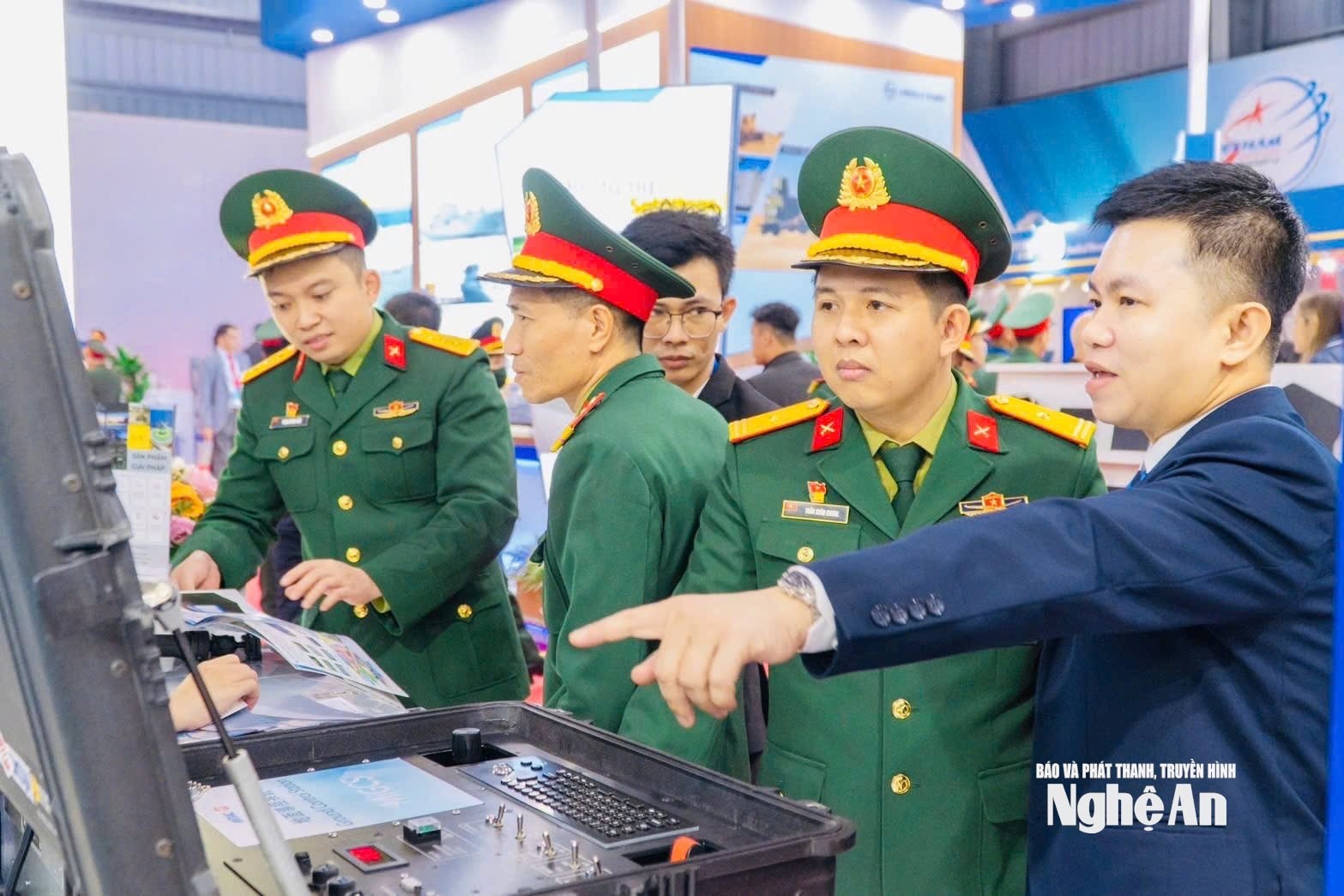 Giới thiệu về các ứng dụng Khoa học công nghệ tại Triễn lãm Quốc phòng quốc tế 2024.