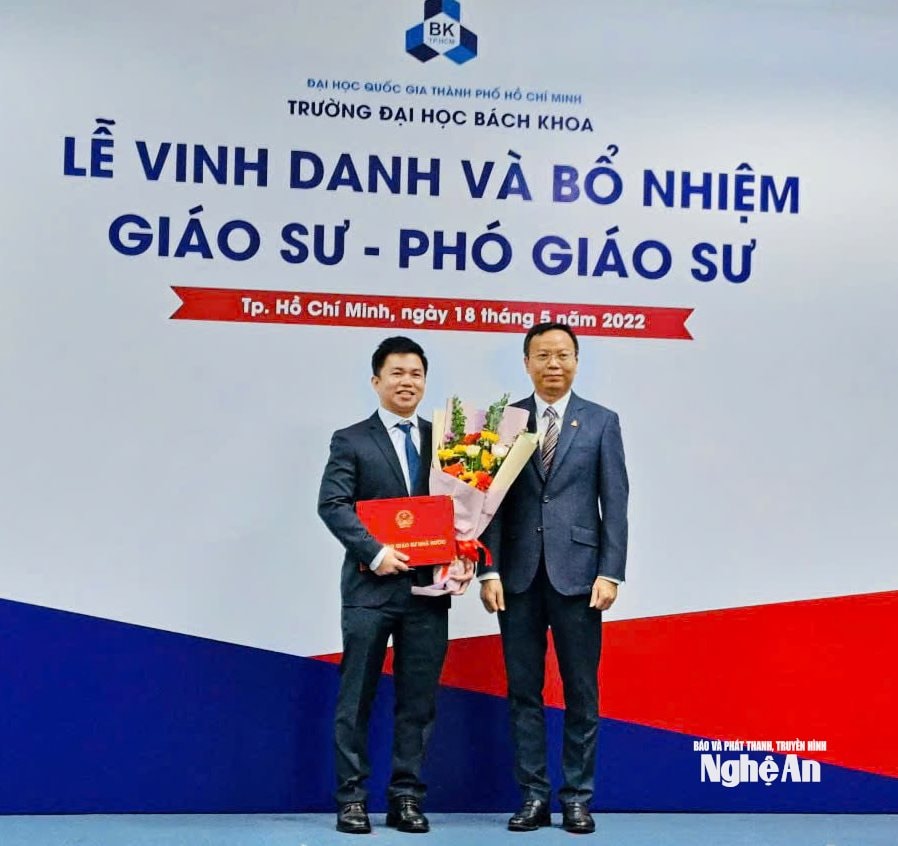 Năm 2022, Phạm Vũ Hồng Sơn là Phó giáo sư trẻ nhất Đại học Bách khoa, Đại học Quốc gia TP Hồ Chí Minh.