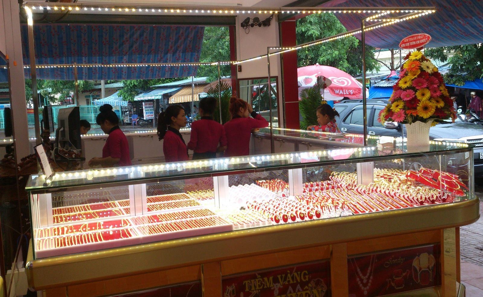 Giá vàng chiều nay 15/11: Bảng giá vàng SJC PNJ ACB, vàng nhẫn BTMC, vàng thế giới