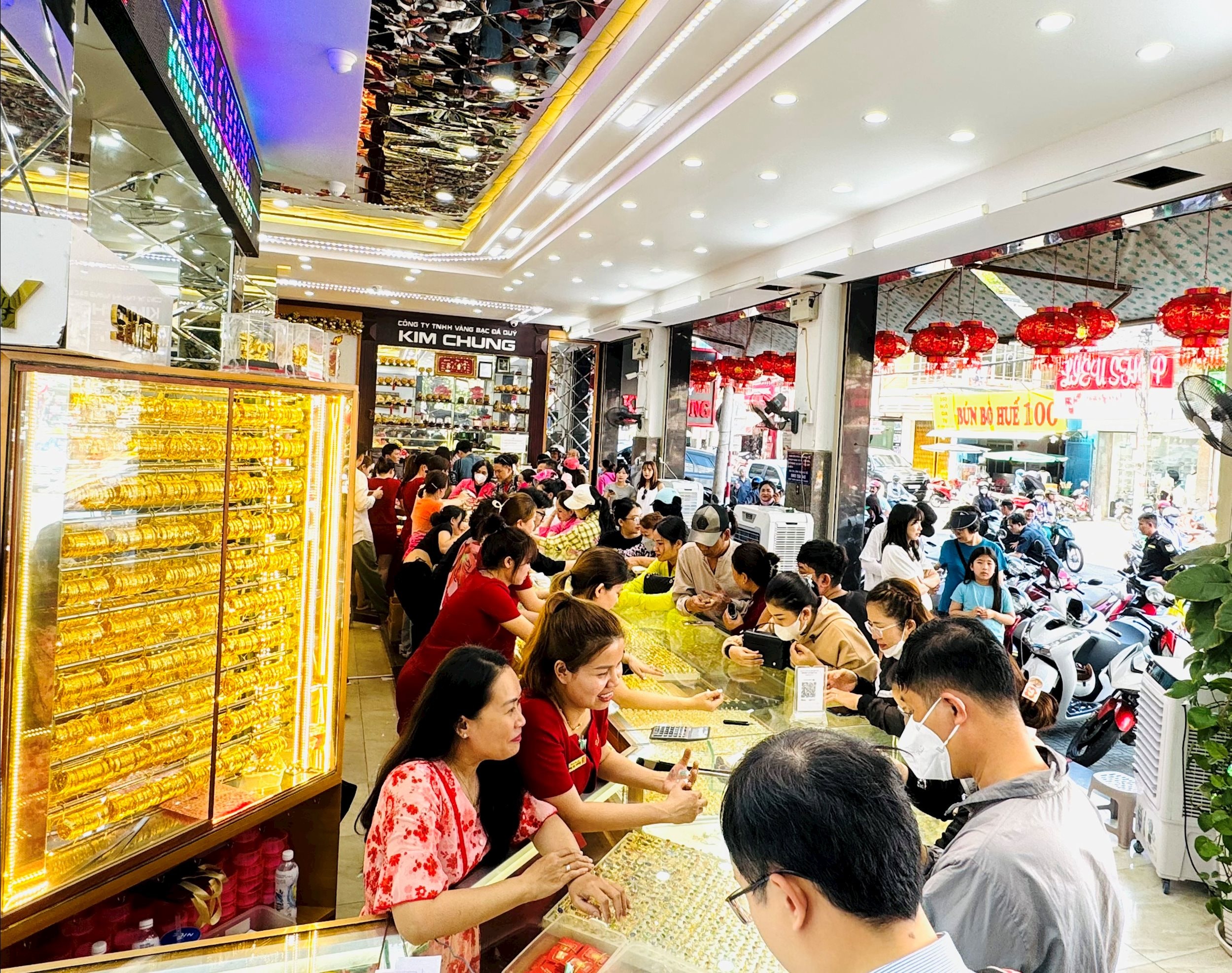 Giá vàng hôm nay 17/11/2025: Bảng giá vàng SJC PNJ ACB, vàng nhẫn BTMC, vàng thế giới