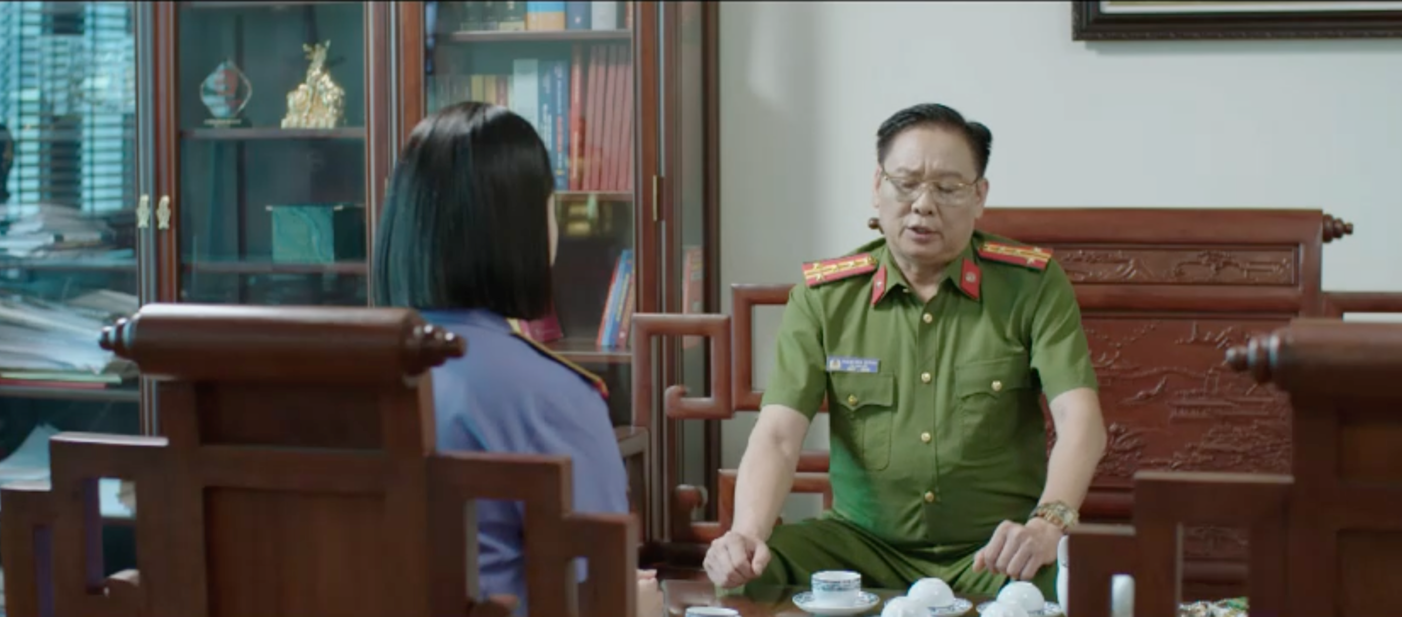 Lằn ranh - Tập 11: Mắt xích A Hồng khiến chuyên án ở Việt Đông đổi chiều- Ảnh 3.