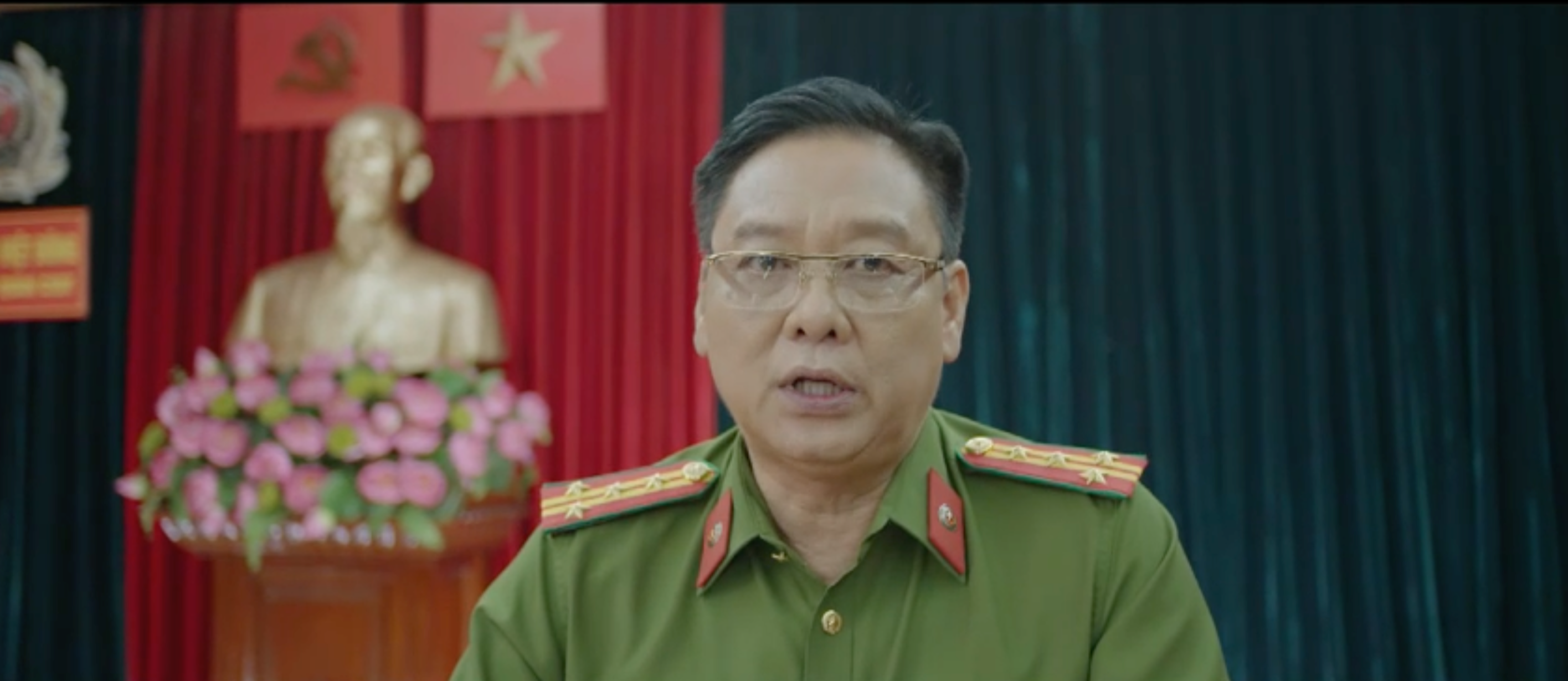 Lằn ranh - Tập 11: Mắt xích A Hồng khiến chuyên án ở Việt Đông đổi chiều- Ảnh 2.