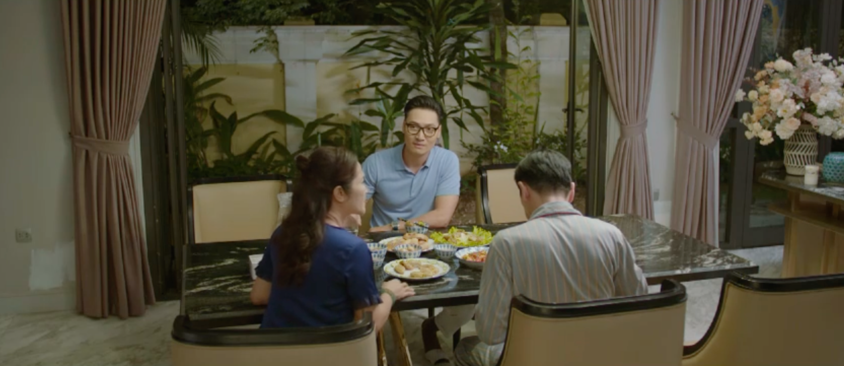 Lằn ranh - Tập 11: Mắt xích A Hồng khiến chuyên án ở Việt Đông đổi chiều- Ảnh 4.