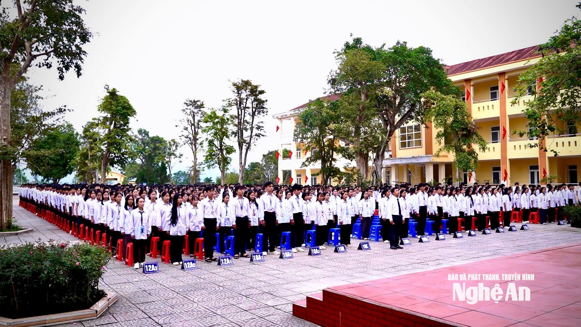 Một tiết chào cờ đầu tuần của tập thể Giáo viên và học sinh nhà trường