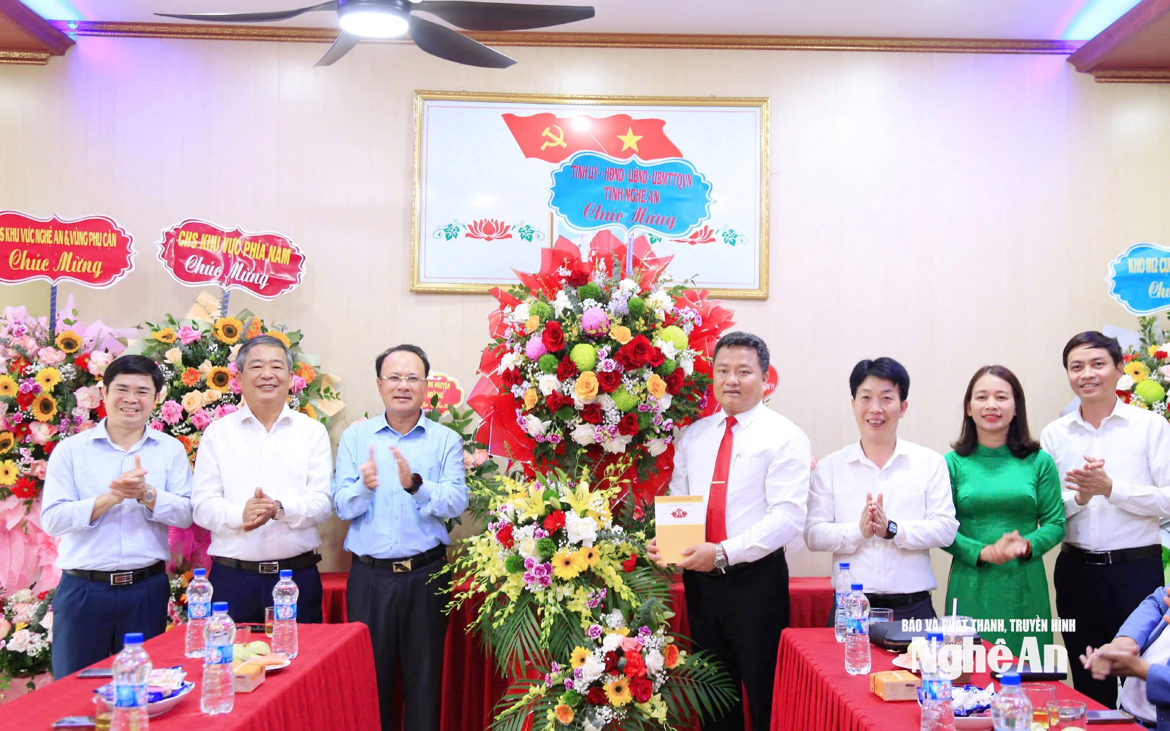 PCT thường trực HDND Tỉnh Nguyễn Nam ĐÌnh về thăm trường