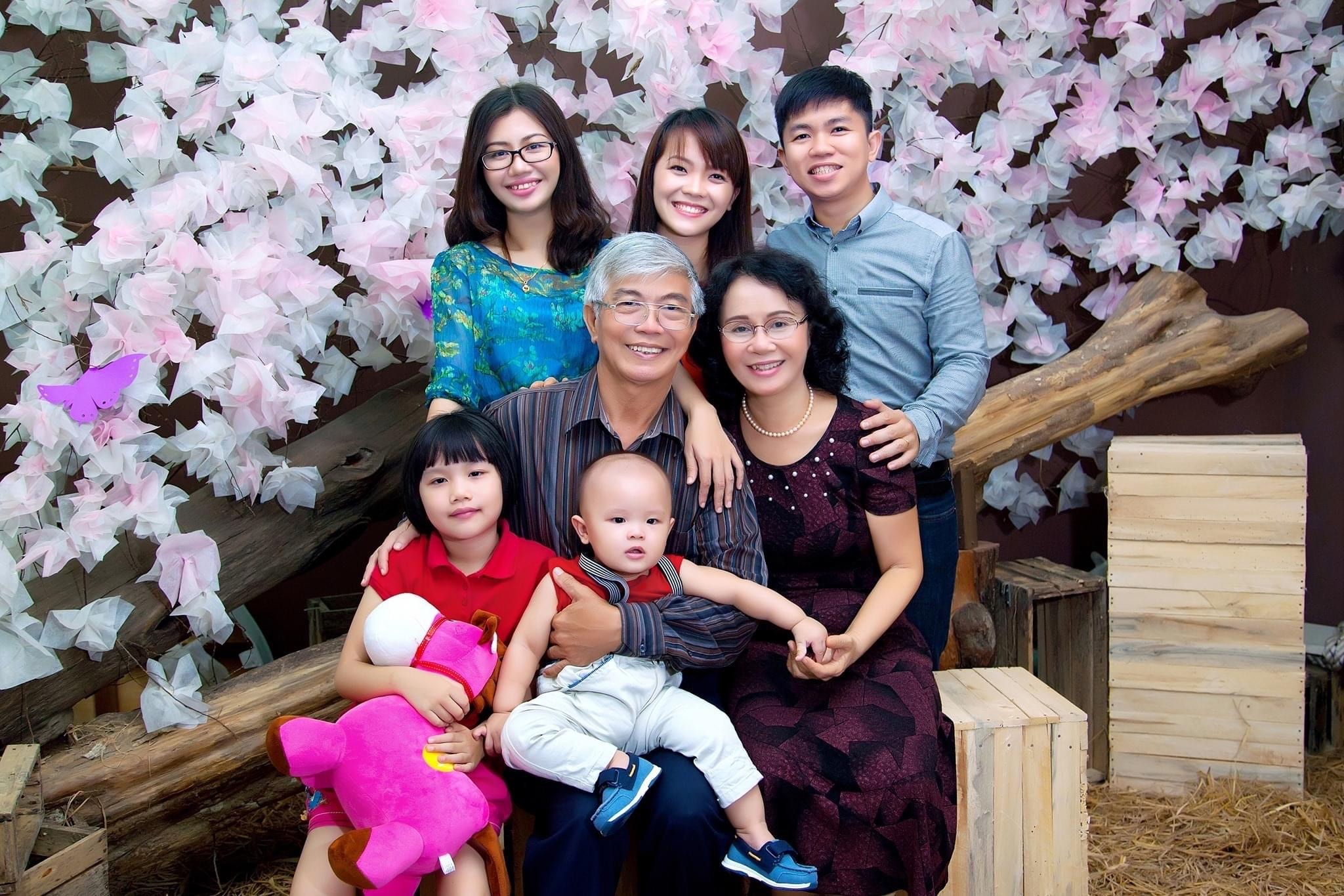 PGS.TS Phạm Vũ Hồng Sơn và gia đình!