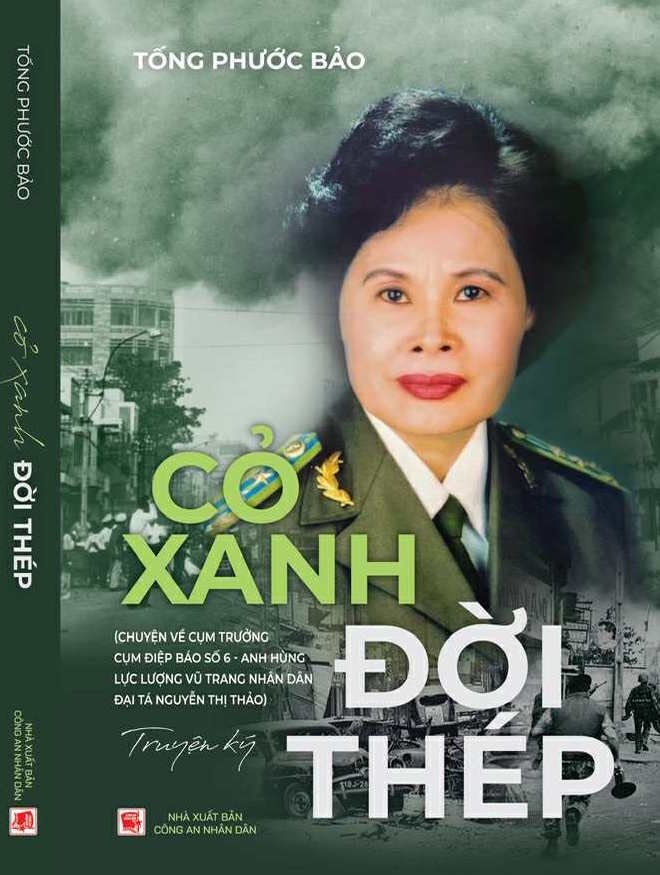 Tác phẩm “Cỏ xanh đời thép” của Nhà văn Tống Phước Bảo đoạt giải A thể loại Truyện, ký. Ảnh- Ban tổ chức