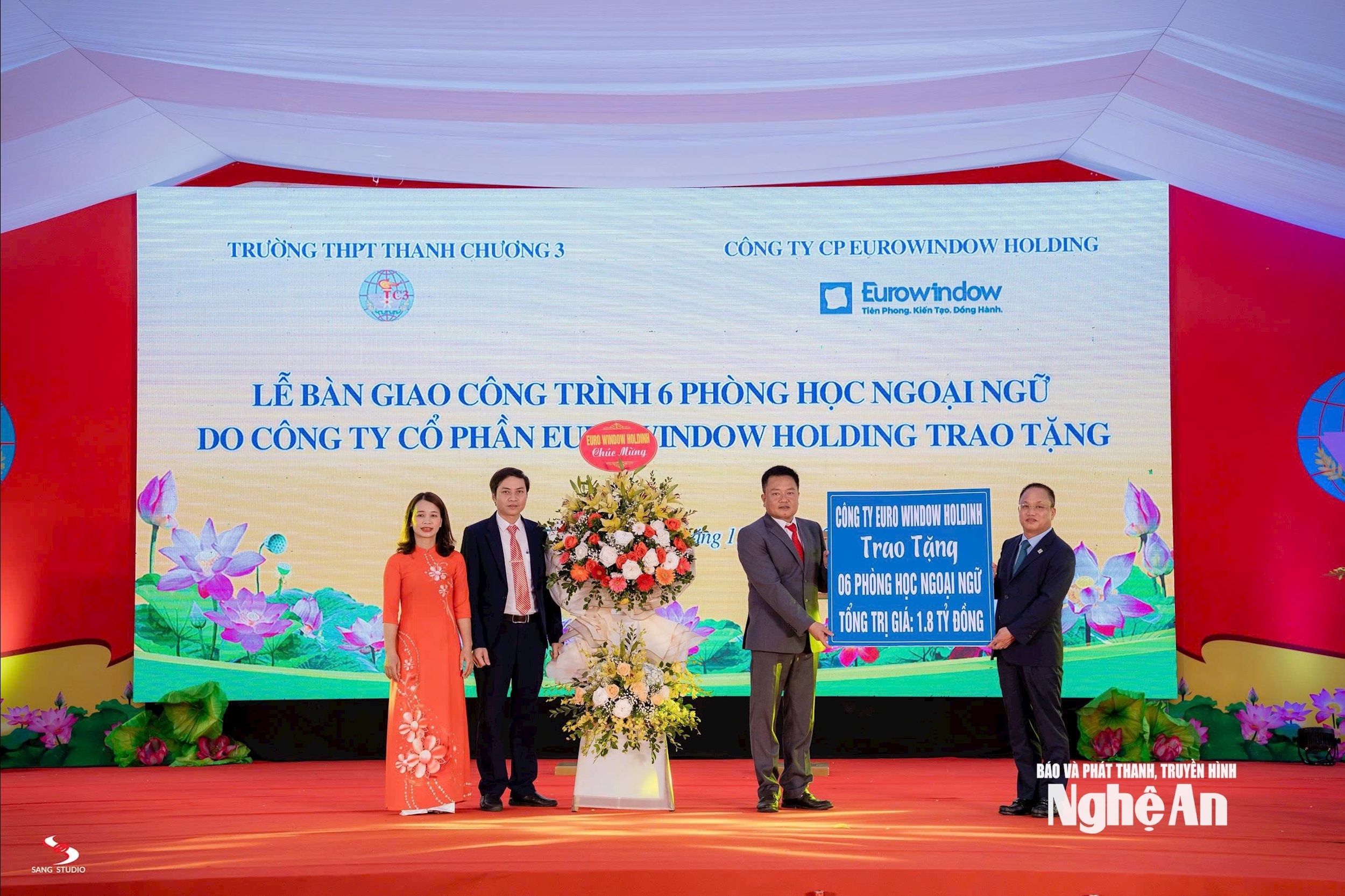 Trường THPT Thanh Chương 3 đón nhận 06 phòng học Ngoại ngữ do Công ty Euro Window Holdinh trao tặng