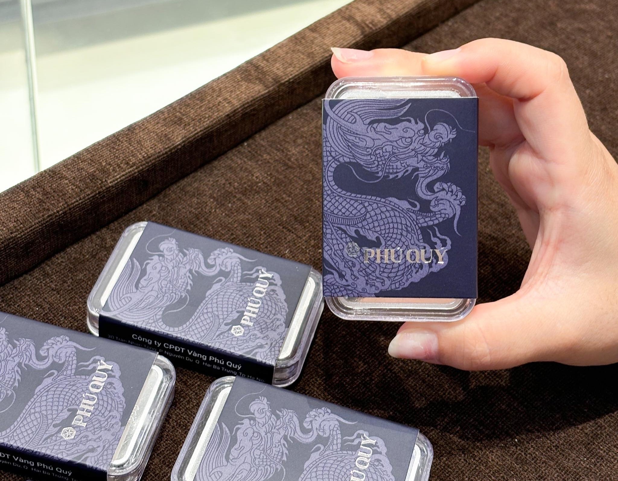 Giá bạc hôm nay 17/11/2025: Lo ngại giảm sâu xuống dưới mốc 50 USD/ounce