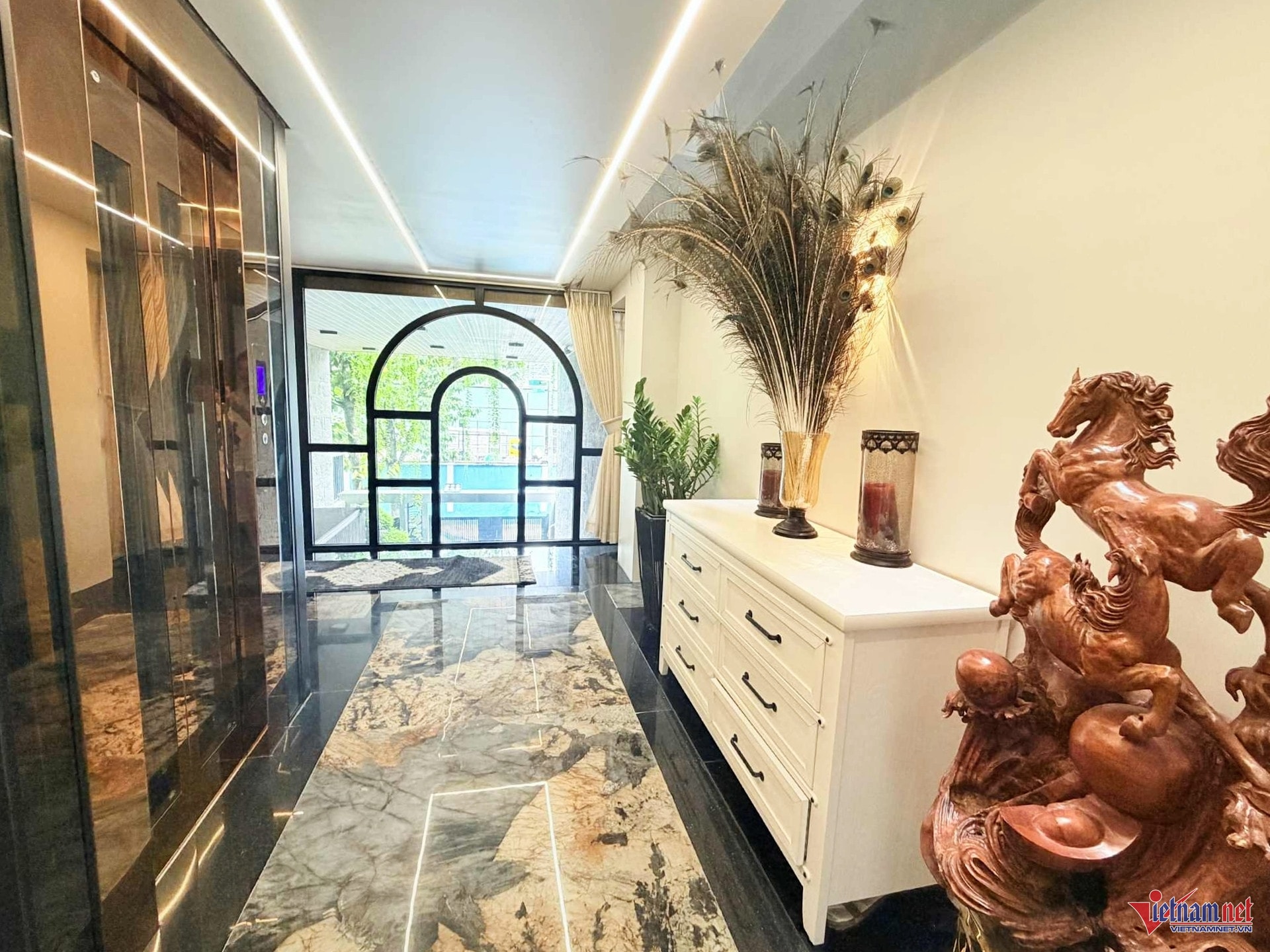 Mặt tiền nhà phố 5 tầng của ca sĩ Quách Thành Danh tại TP Thủ Đức.