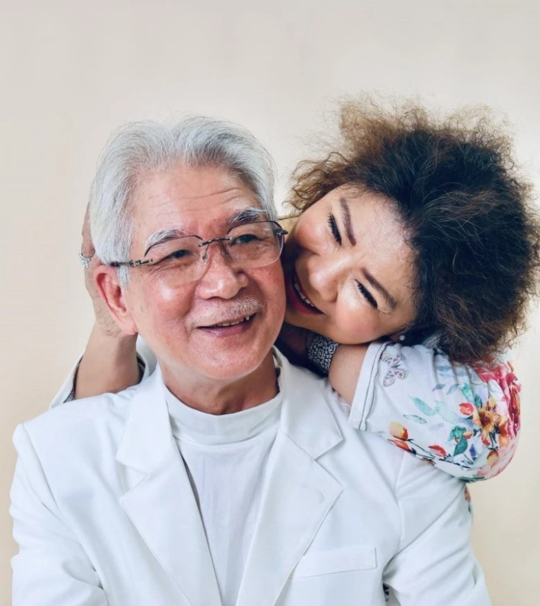 Nữ nghệ sĩ có cuộc sống bình yên bên ông xã kém tuổi.