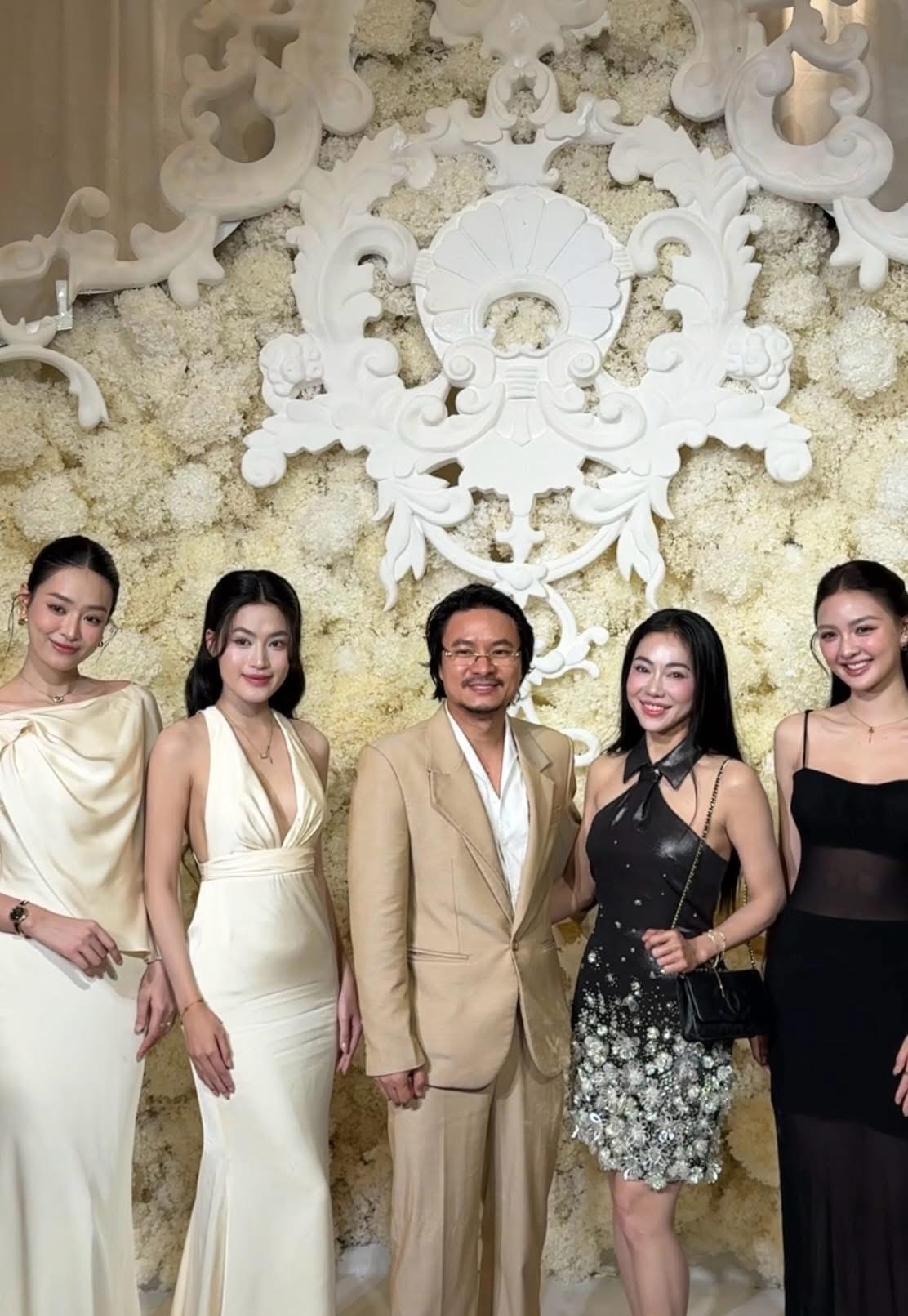 Á hậu Bùi Khánh Linh - Á hậu Minh Thư - đạo diễn Hoàng Nhật Nam - bà Phạm Kim Dung và Á hậu Cẩm Ly