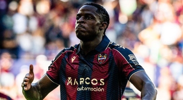 Arsenal đưa Eyong vào tầm ngắm.