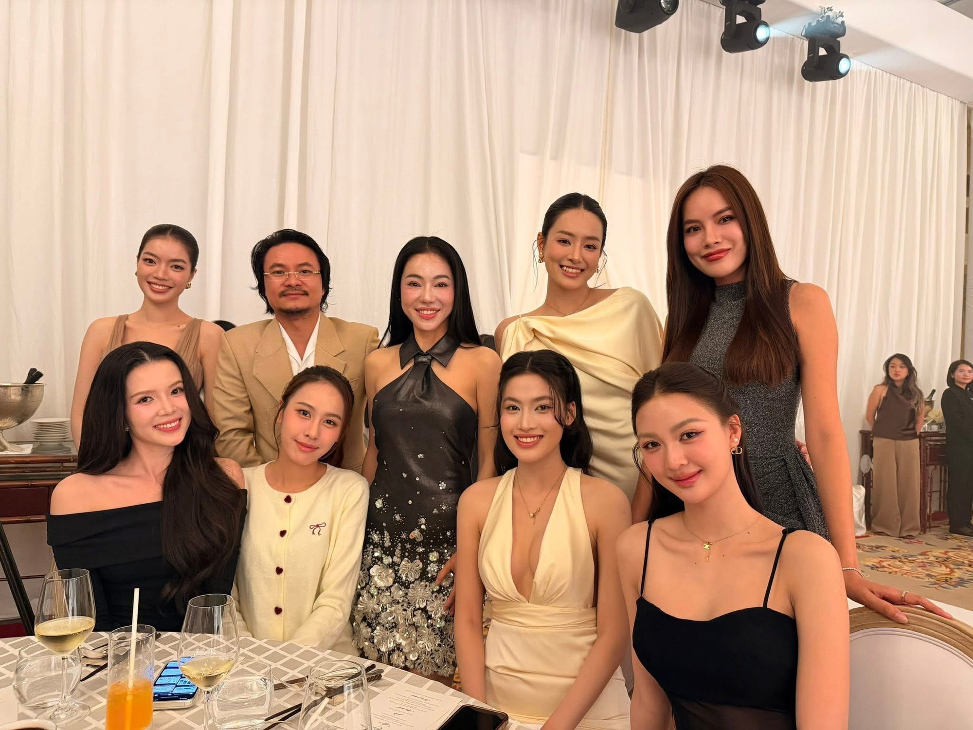 Lê Hoàng Phương, Ngọc Hằng, Thuý Vi... và dàn sao đọ sắc chung khung hình