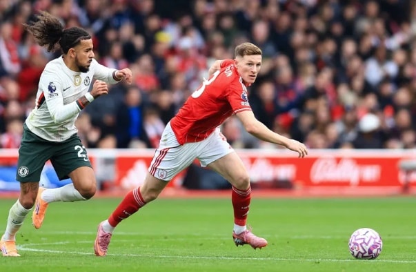 Elliot đang nằm trong tầm ngắm của cả MU lẫn Newcastle.